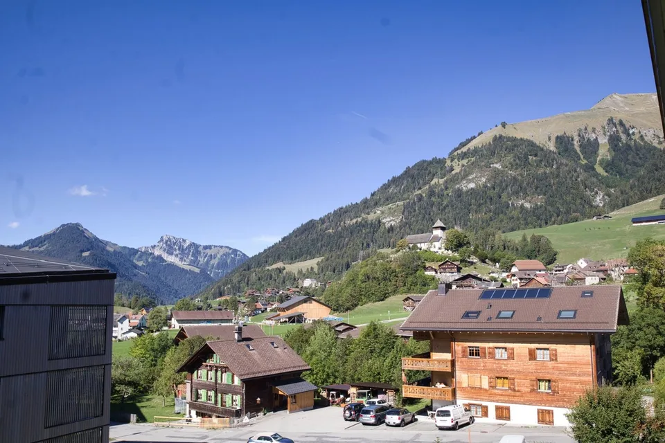 Charmantes 3-Zimmer-Wohnung mit Balkon und freier Sicht in Château-d'Oex – Foto 10 von 11