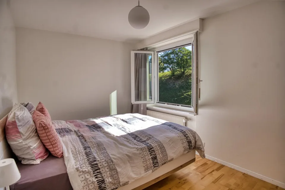 Charmantes 3-Zimmer-Wohnung mit Balkon und freier Sicht in Château-d'Oex – Foto 5 von 11