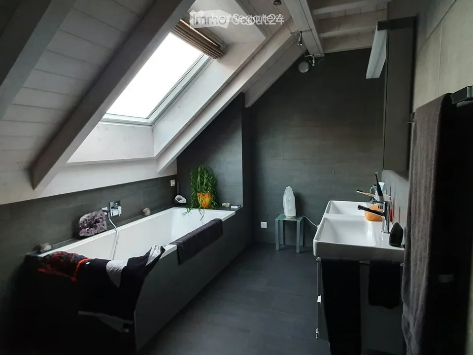 Exclusive, spacious 3.5-room attic apartment in Flums