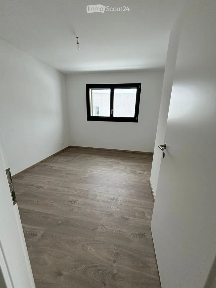Villa with 5 rooms, large garden and 5 parking spaces