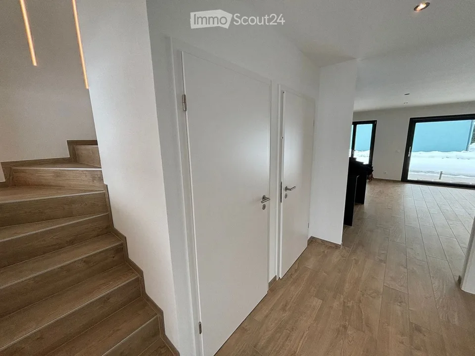 Villa with 5 rooms, large garden and 5 parking spaces