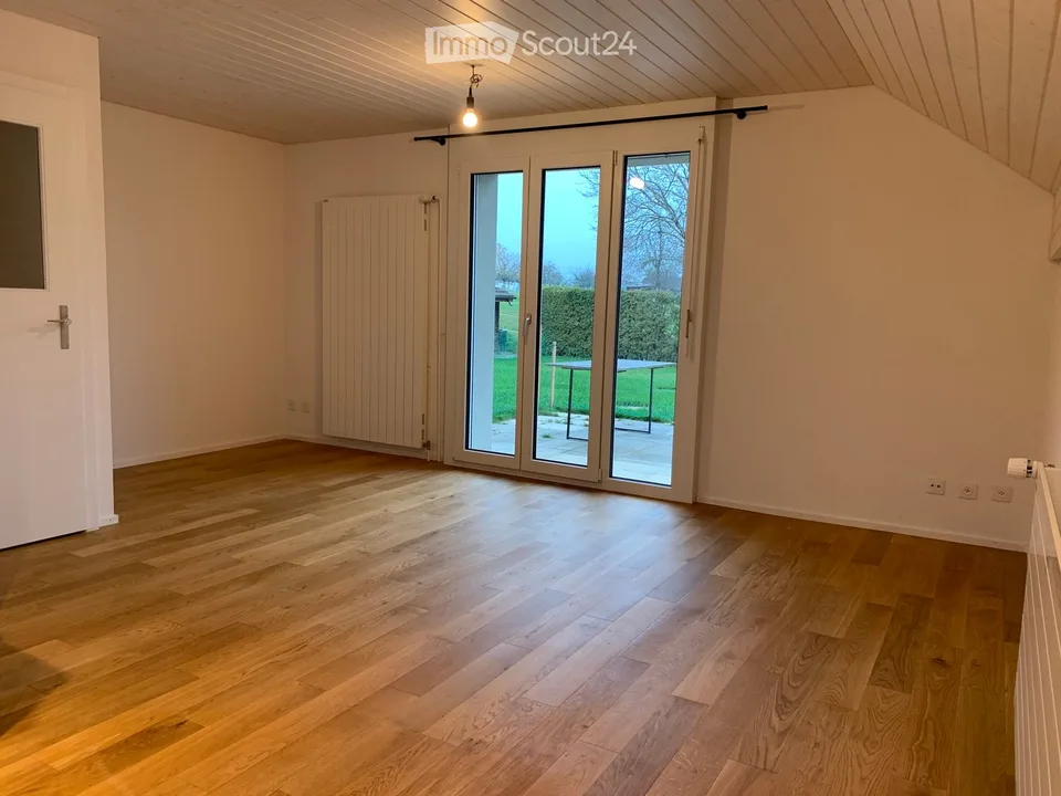 Studio avec terrasse, pièce de rangements et garage