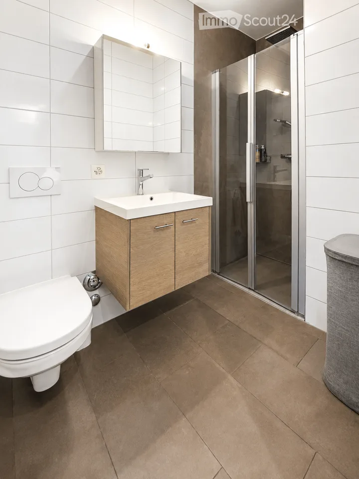 St-Sulpice – Appartamento luminoso di 70m2 con veranda, grande terrazza e accesso al giardino