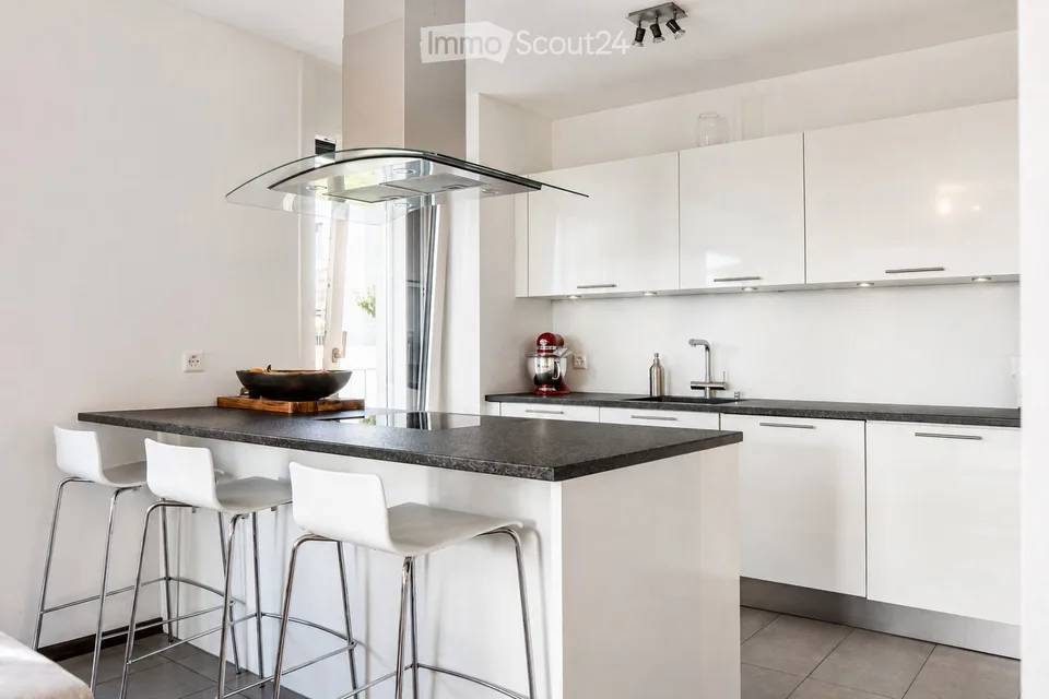 St-Sulpice – Appartamento luminoso di 70m2 con veranda, grande terrazza e accesso al giardino