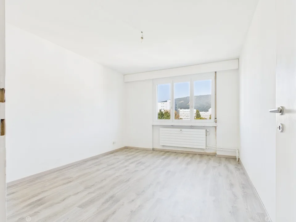 Appartement 3 pièces rénové avec vue panoramique à Biel – Foto 6 von 18