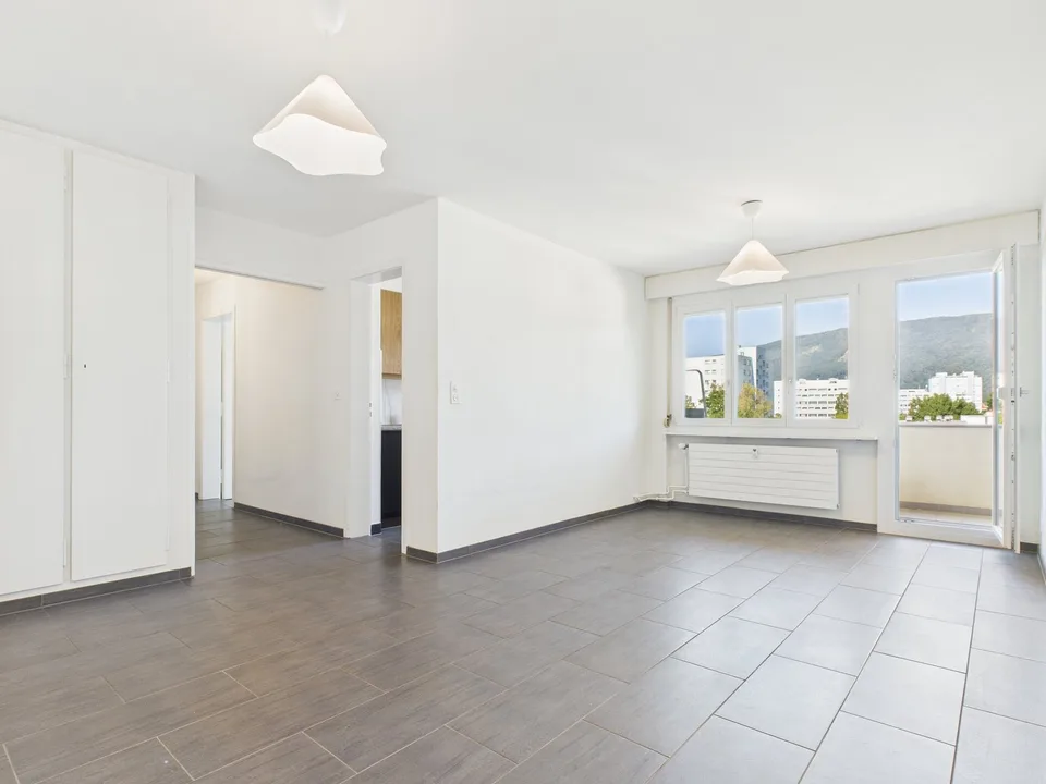 Appartement 3 pièces rénové avec vue panoramique à Biel – Foto 10 von 18