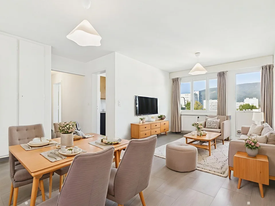 Appartement 3 pièces rénové avec vue panoramique à Biel – Foto 2 von 18