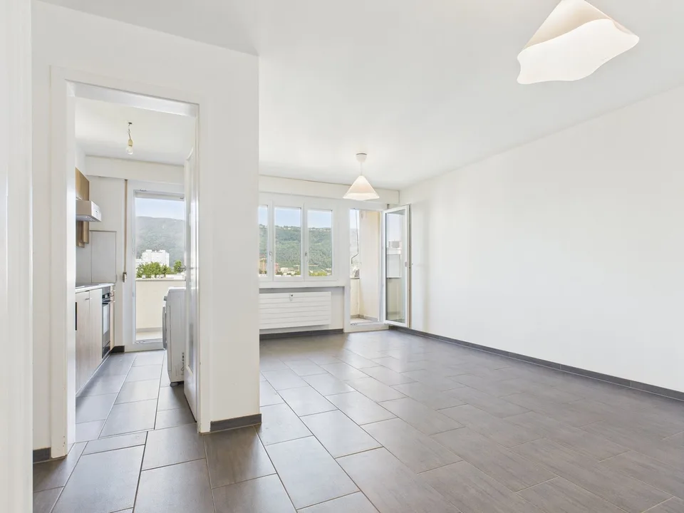 Appartement 3 pièces rénové avec vue panoramique à Biel – Foto 11 von 18
