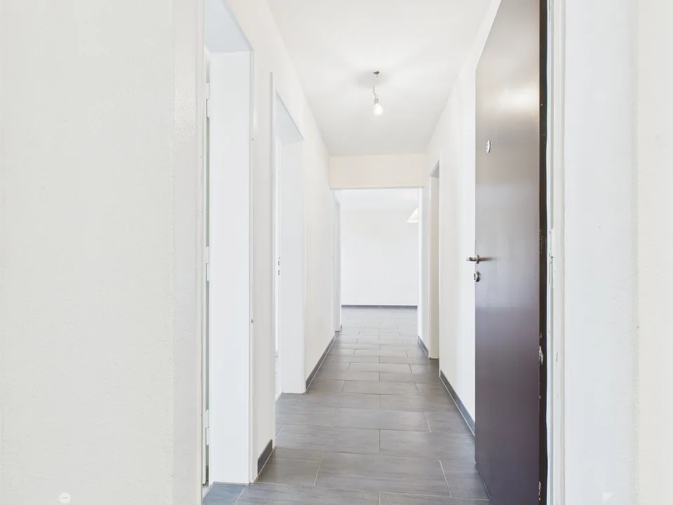 Appartement 3 pièces rénové avec vue panoramique à Biel – Foto 5 von 18