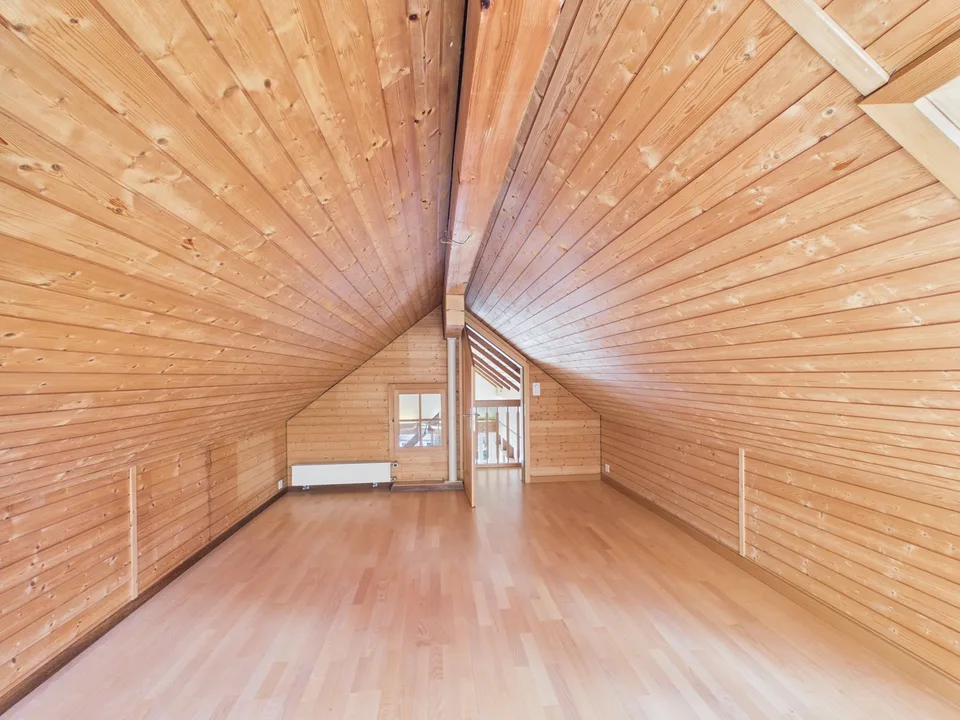 3,5 Zimmer Dachwohnung mit Bergsicht und Raumhöhe – Foto 21 von 21