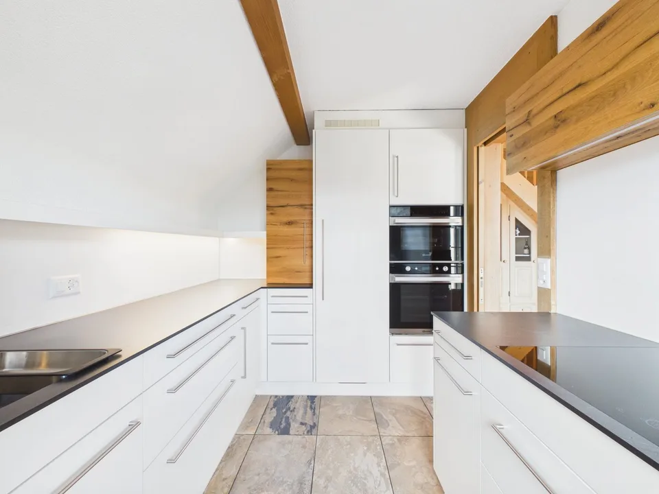 3,5 Zimmer Dachwohnung mit Bergsicht und Raumhöhe – Foto 16 von 21
