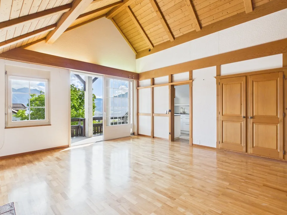 3,5 Zimmer Dachwohnung mit Bergsicht und Raumhöhe – Foto 14 von 21