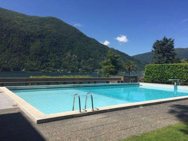MAROGGIA: 4.5 LOC ESCLUSIVO A LAGO CON PARCO E PISCINA