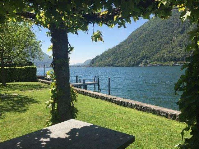 MAROGGIA: 4.5 LOC ESCLUSIVO A LAGO CON PARCO E PISCINA