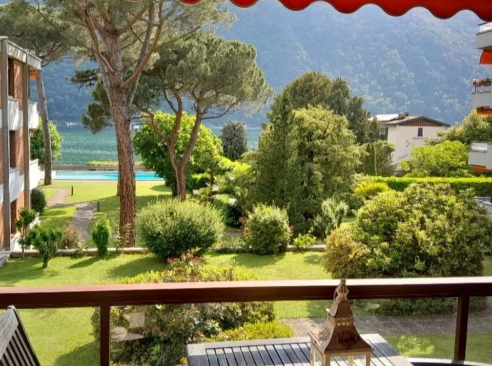 MAROGGIA: 4.5 LOC ESCLUSIVO A LAGO CON PARCO E PISCINA