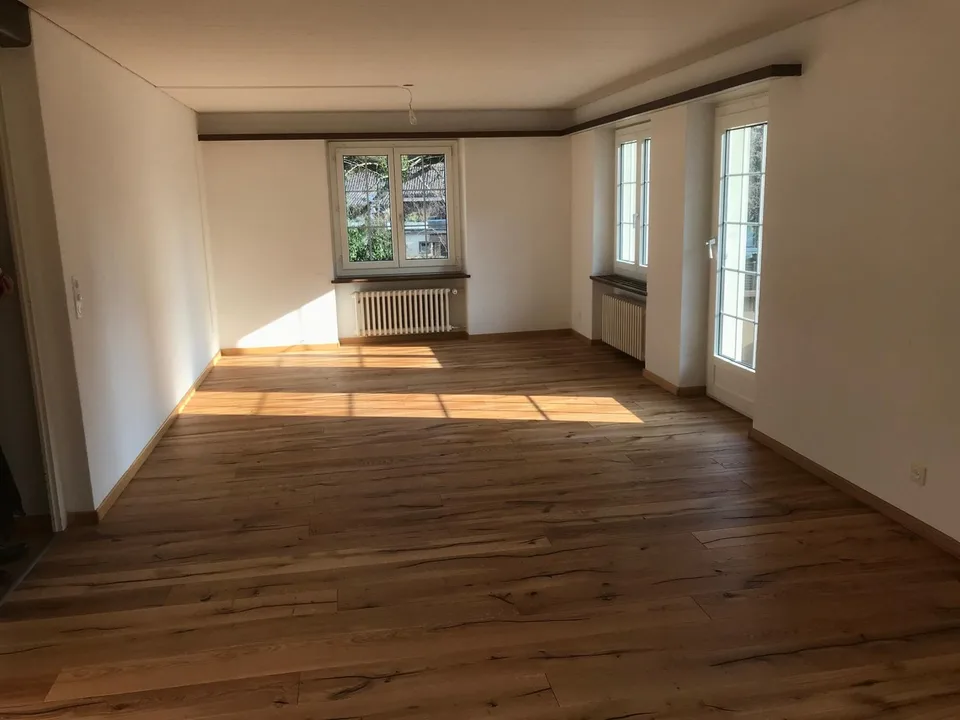 Spacious 4.5-room apartment with mountain view and sun terrace - central and close to nature in Sevelen