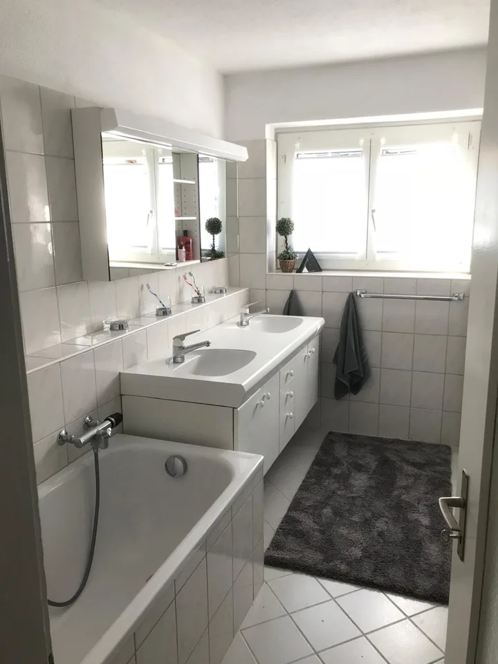Spacious 4.5-room apartment with mountain view and sun terrace - central and close to nature in Sevelen