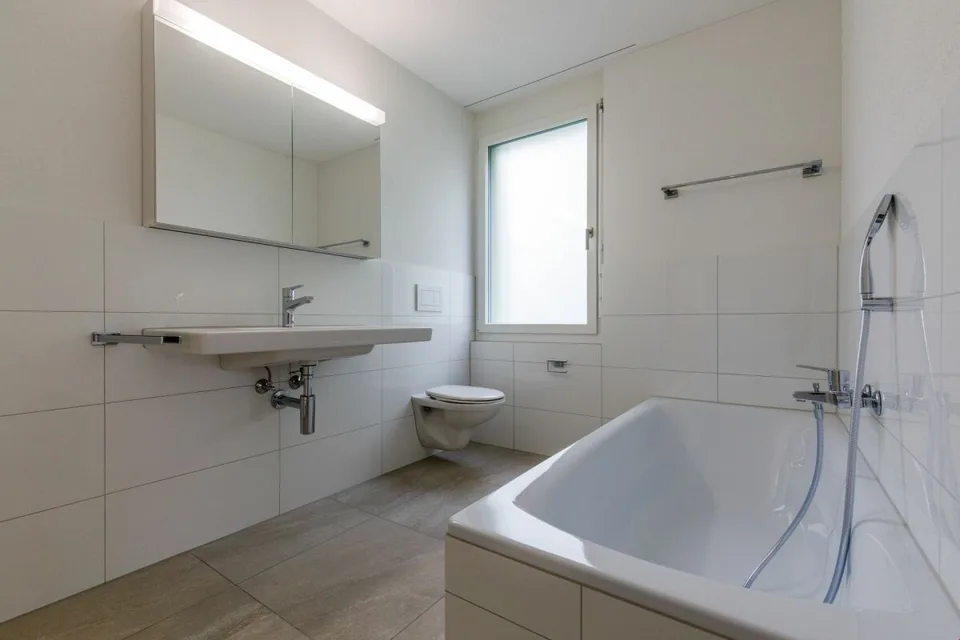 Top 3 1/2-Zimmerwohnung im 1. OG in der Überbauung Blumenau – Foto 8 von 11