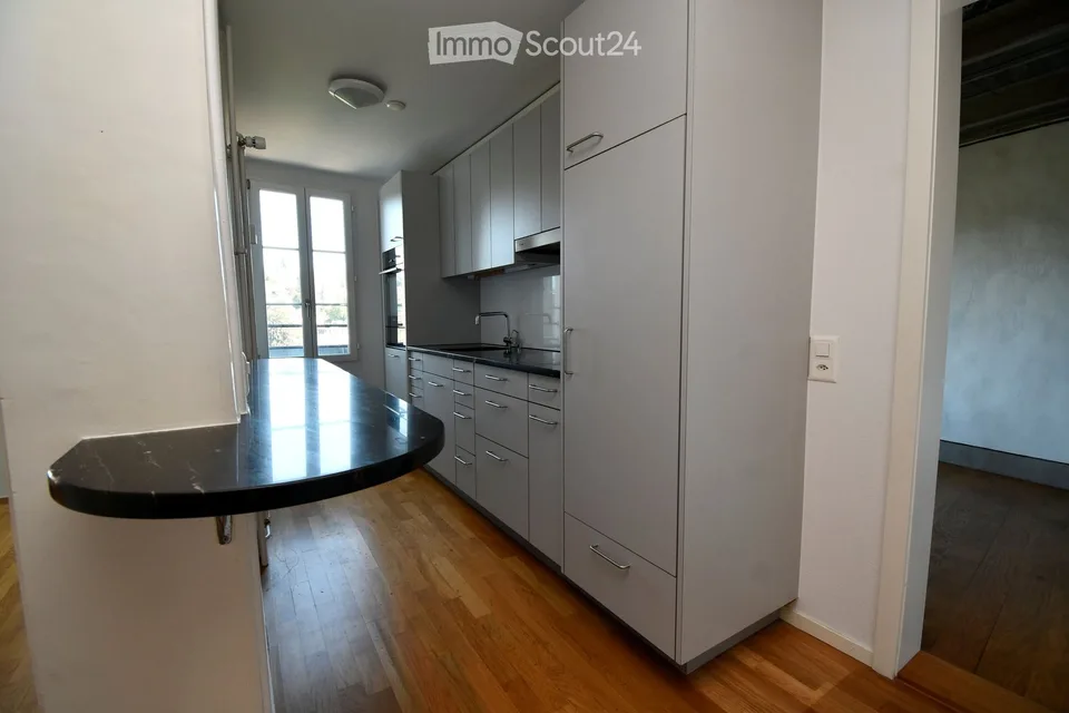 Sonnige 4- Zimmer-Altbauwohnung in der Berner Altstadt – Foto 3 von 9