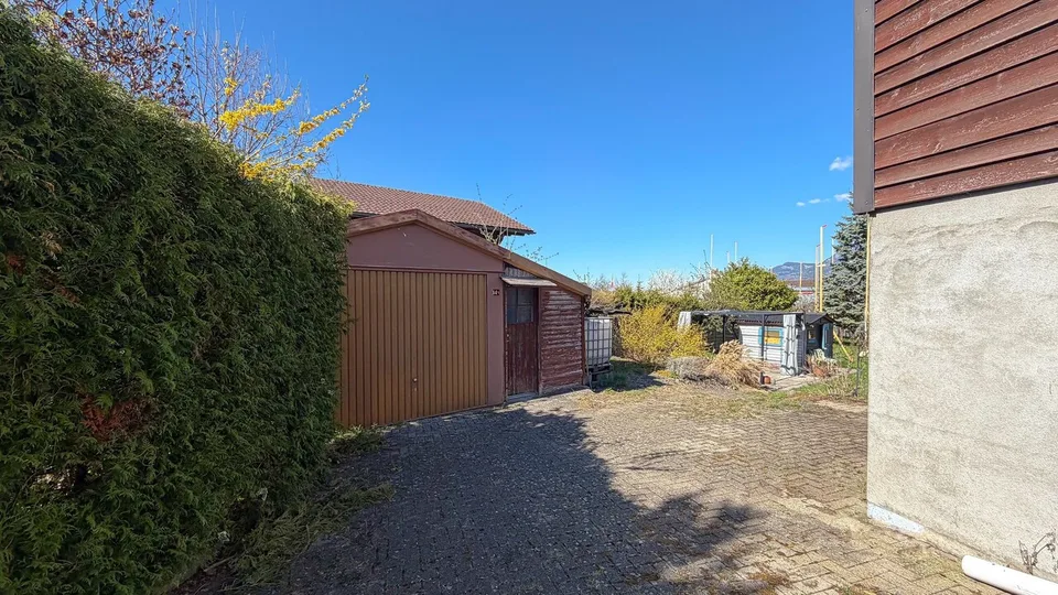 Casa con 2 appartamenti, garage e 3 posti auto – foto 4 di 13