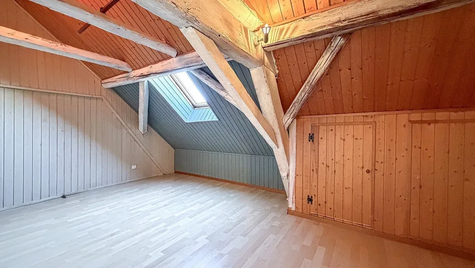 Casa con 2 appartamenti, garage e 3 posti auto – foto 10 di 13