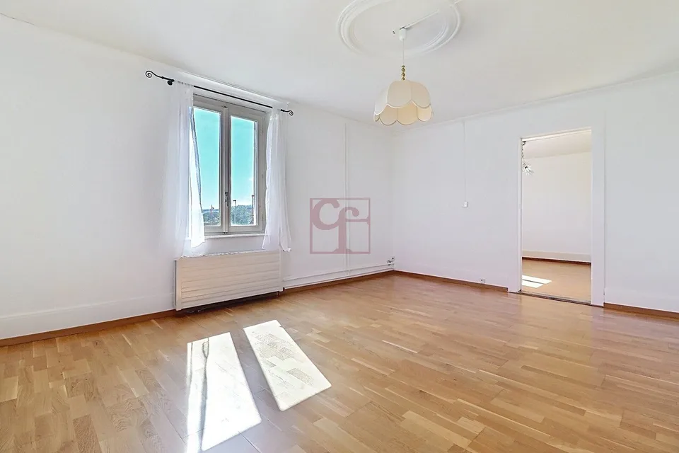 Maison familiale au coeur du village composée de 2 appartements – photo 6 sur 13