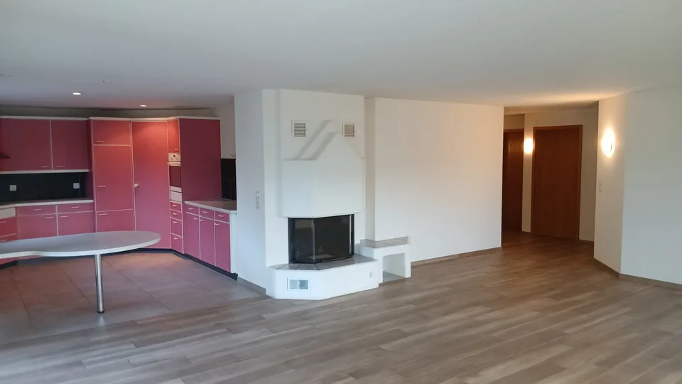 Grosse 4.5 -Zimmer-Wohnung mit Balkon und Kamin, TOP-Lage in Steffisburg