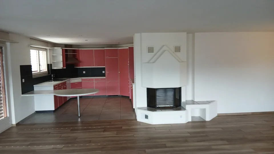 Grosse 4.5 -Zimmer-Wohnung mit Balkon und Kamin, TOP-Lage in Steffisburg
