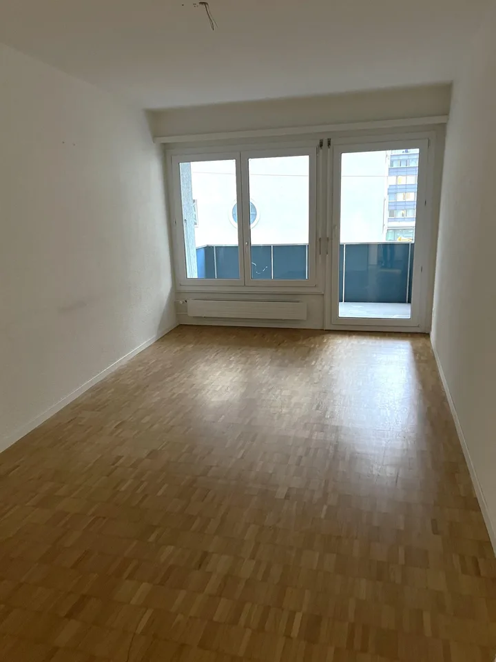 Espaceux maison sur la place Lindenplatz à Zürich Altstetten – photo 2 sur 6
