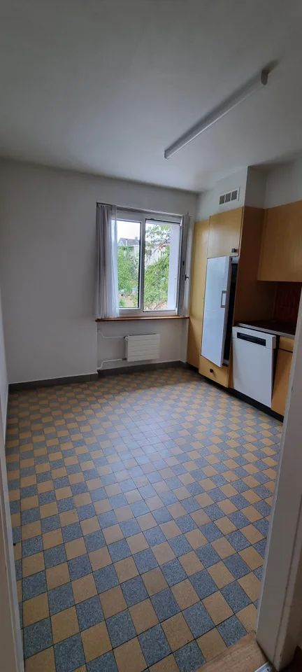 FAMILIENPARADIES IN GüMLIGEN: GROSSES GRUNDSTüCK, HELLE RäUME, RUHE. – Foto 2 von 12