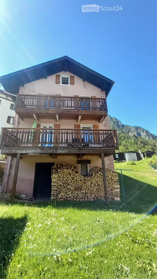 Appartement meublé de 3.5 pièces avec vue sur les montagnes à Salvan