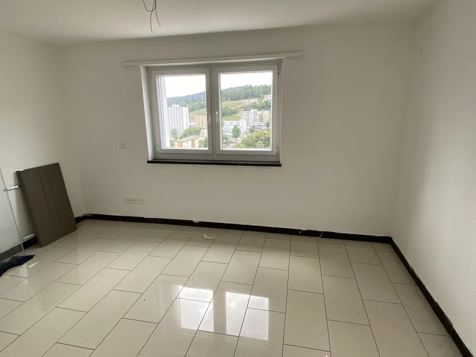 Moderne 4-Zimmer-Wohnung mit Balkon und Panoramablick – La Chaux-de-Fonds – Foto 7 von 10