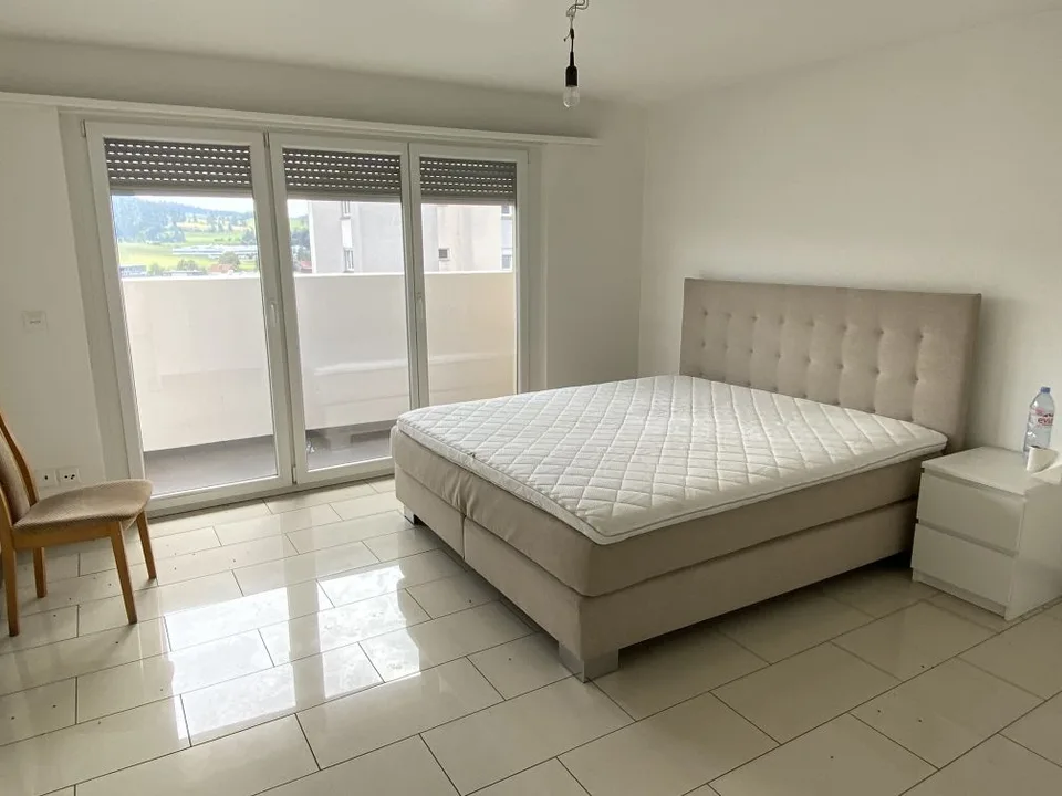 Moderne 4-Zimmer-Wohnung mit Balkon und Panoramablick – La Chaux-de-Fonds – Foto 6 von 10