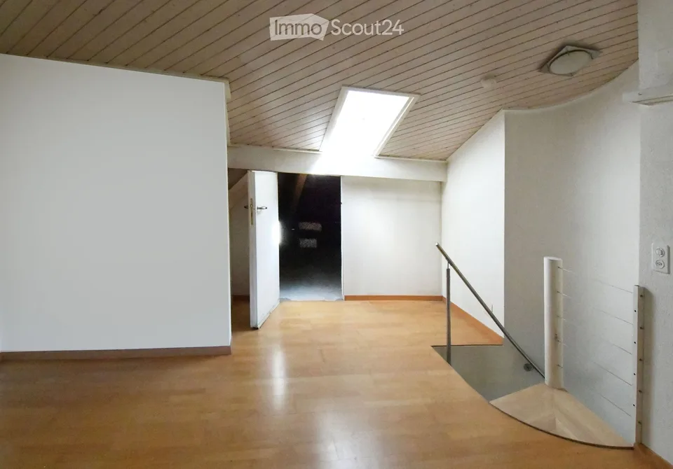 Ampio appartamento a galleria di 6,5 locali con camino e posto auto a Bäriswil – foto 16 di 27