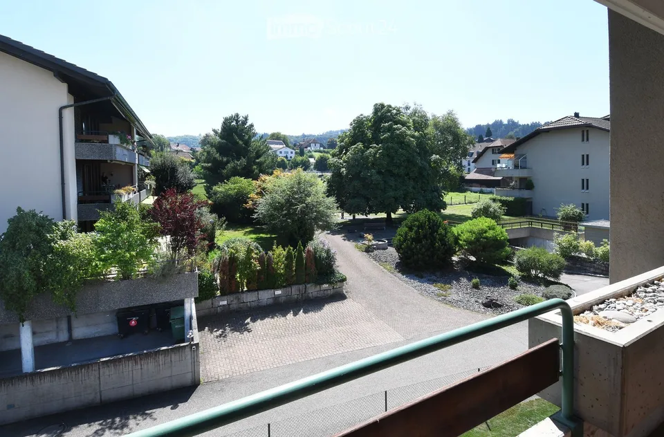 Ampio appartamento a galleria di 6,5 locali con camino e posto auto a Bäriswil – foto 12 di 27