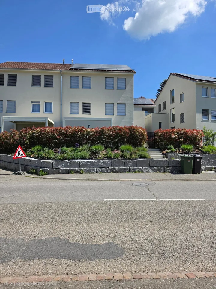 Modernes 6.5-ZIMMER-DOPPELEINFAMILIENHAUS IN ZEIHEN – Foto 3 von 30