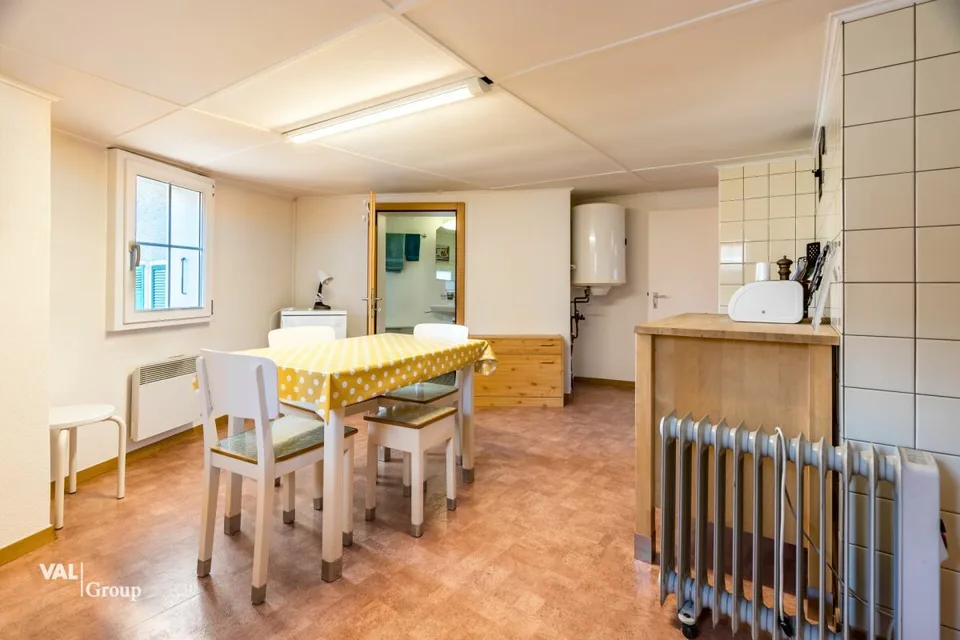 Fascino storico e comfort moderno in una casa a due famiglie unica