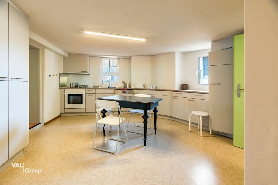 Fascino storico e comfort moderno in una casa a due famiglie unica