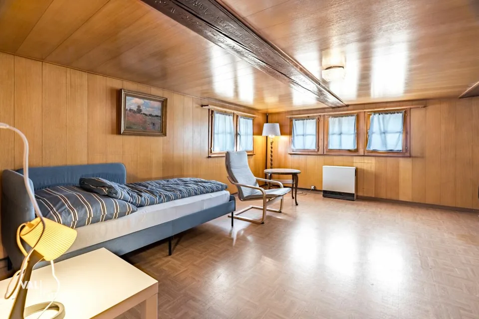 Fascino storico e comfort moderno in una casa a due famiglie unica