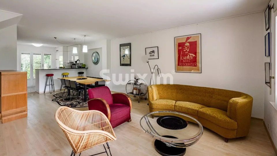 Am Ruhigen Ort gelegene Villa mit Garten – Foto 3 von 10