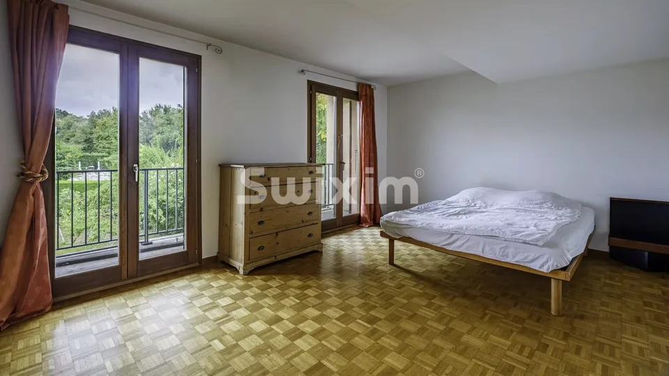 Am Ruhigen Ort gelegene Villa mit Garten – Foto 4 von 10
