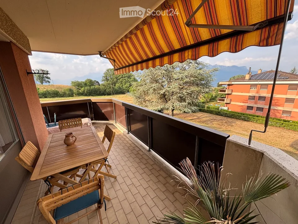 For rent - 3.5 rooms with balcony and lake view