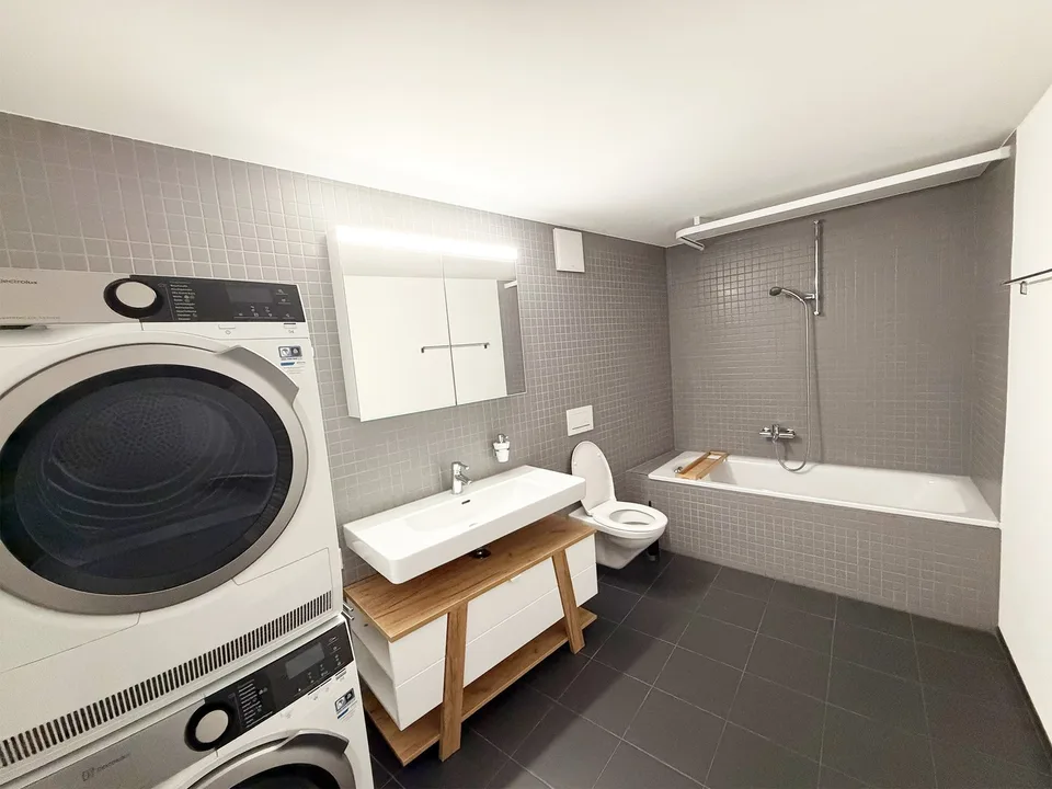 Au cœur de la vieille ville - Grand appartement avec 2 salles de bain et local de stockage – photo 8 sur 16