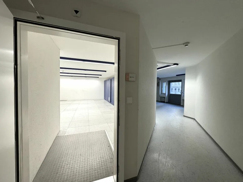Espace commercial lumineux en centre-ville – photo 9 sur 13