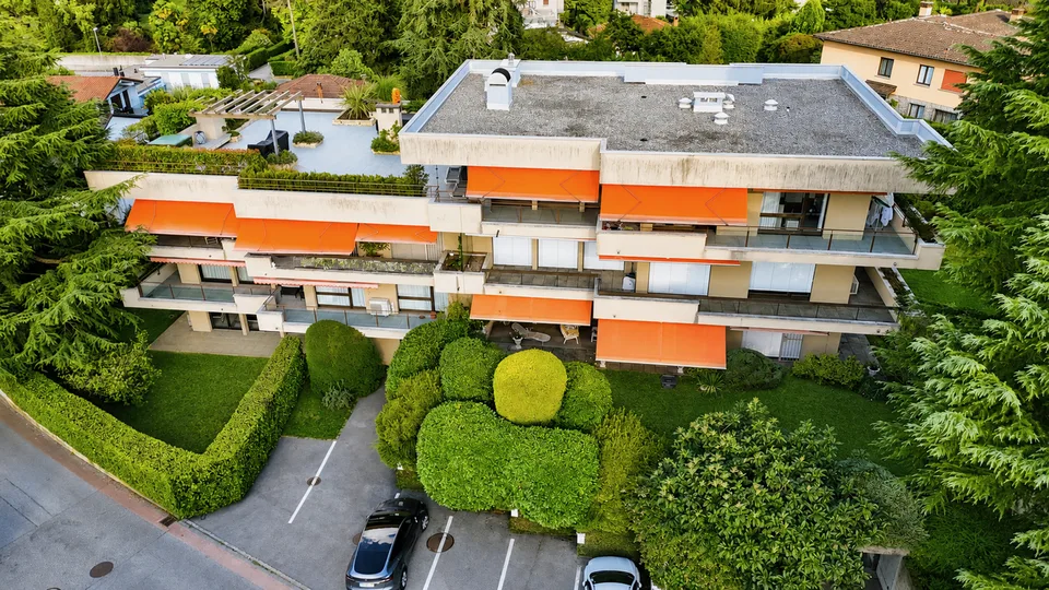 Appartamento Rinnovato con Terrazza e Piscina Condominiale – Foto 4 von 13