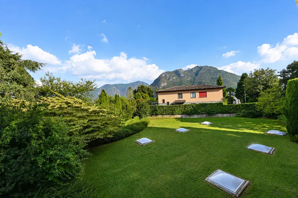 Appartamento Rinnovato con Terrazza e Piscina Condominiale – Foto 3 von 13