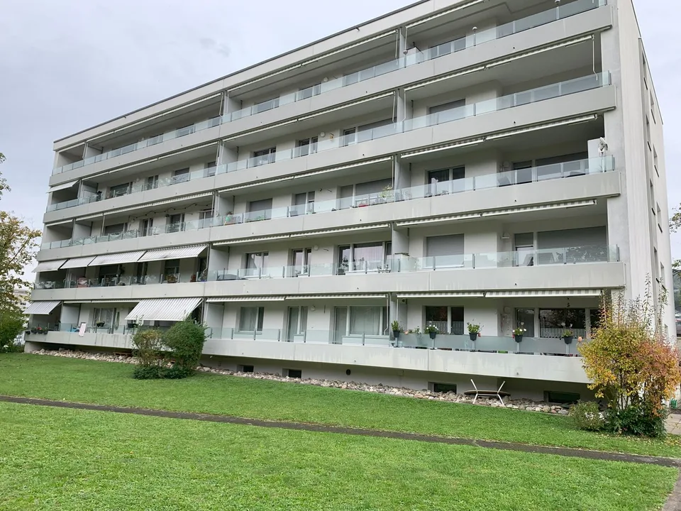 Appartement spacieux 3 pièces dans un endroit calme et verdoyant