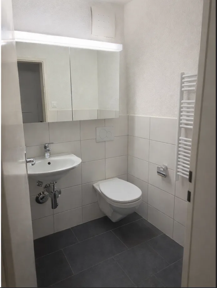 Appartement spacieux 3 pièces dans un endroit calme et verdoyant