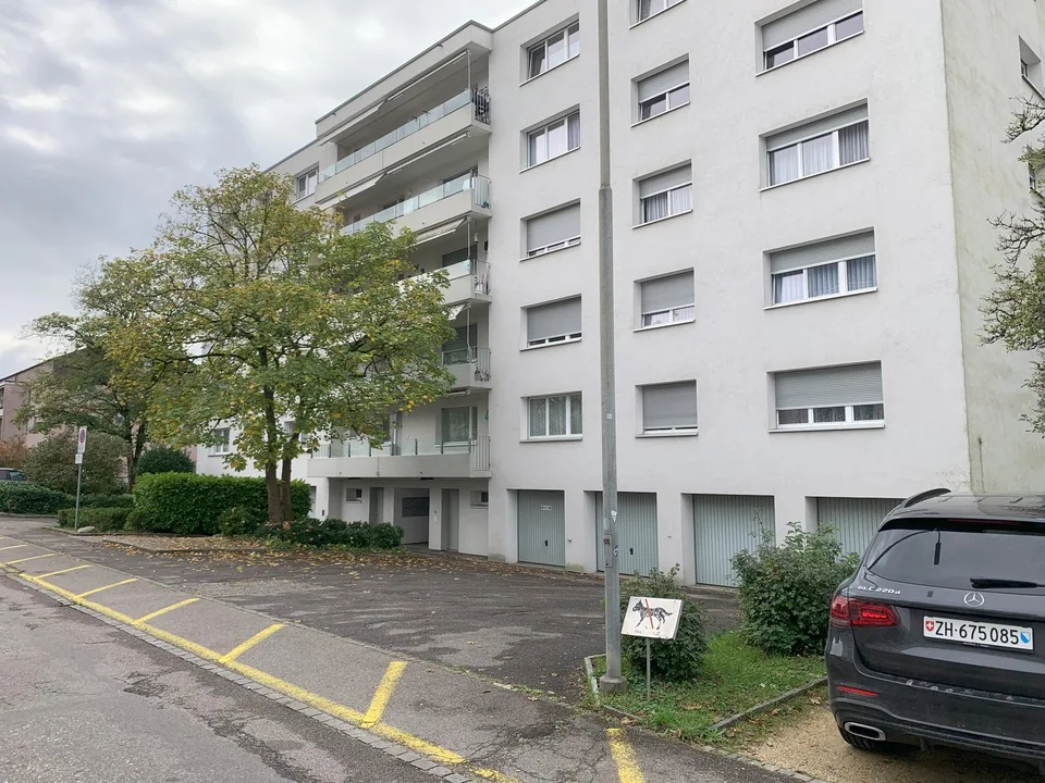 Appartement spacieux 3 pièces dans un endroit calme et verdoyant