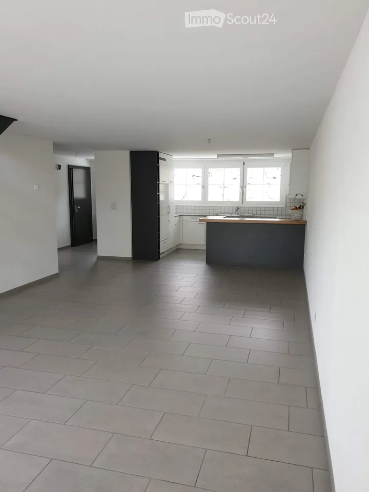 5.5-Room Maisonette with Exposed Roof Truss and Balcony Urnäsch